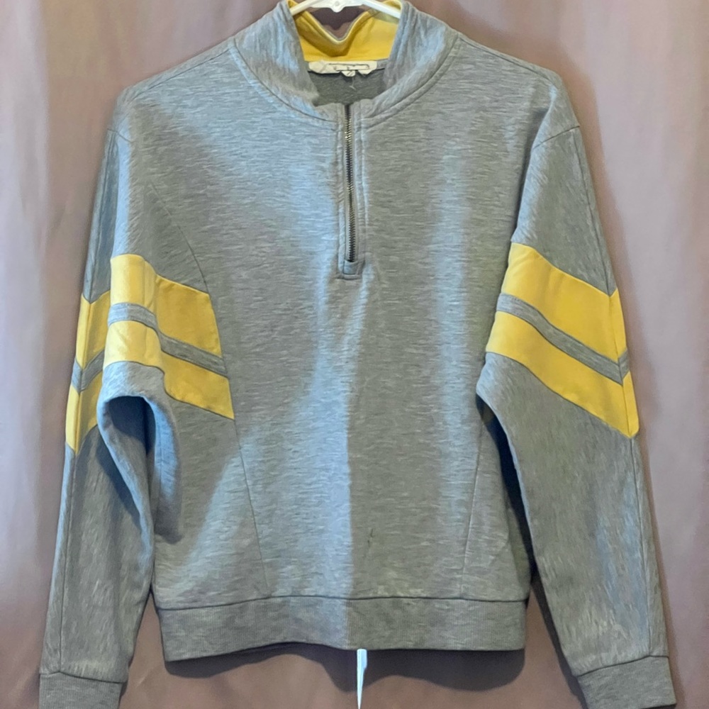 Half-zip grey & yellow sweater 💛